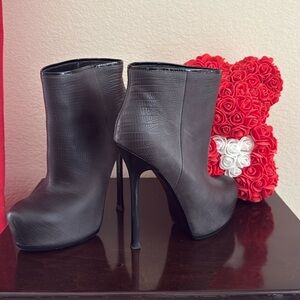 Gorgeous YSL Yves Saint Laurent Tribtoo 105 Degrade Platform Ankle Booties Boots